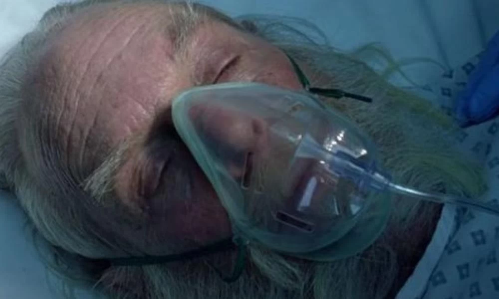 Φρικαλέο! Τρομοκρατούν παιδιά δείχνοντας τον Άγιο Βασίλη με COVID (ΒΙΝΤΕΟ)